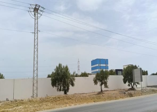 un terrain à vocation industrielle