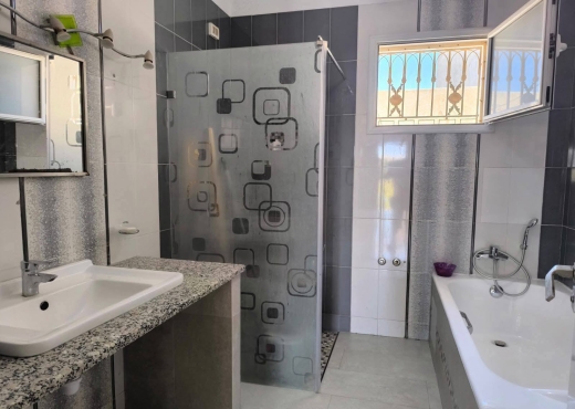 Superbe villa de style américain à Moknine - Bien immobilier à {"id":15,"country_id":219,"name":"MONASTIR","slug":"monastir"} - Image 3 - Agence Immobilière New Way