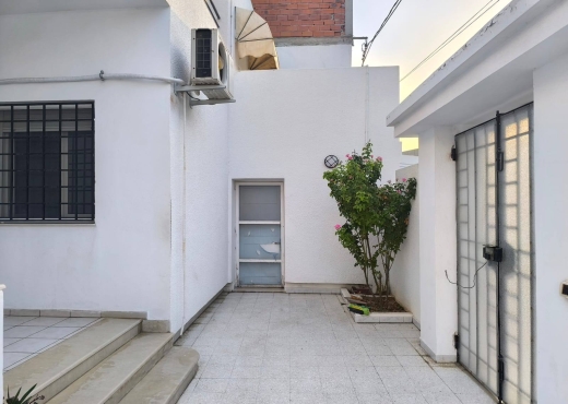 À vendre – Magnifique villa S+5 au style américain - Bien immobilier à {"id":15,"country_id":219,"name":"MONASTIR","slug":"monastir"} - Agence Immobilière Maps Immo